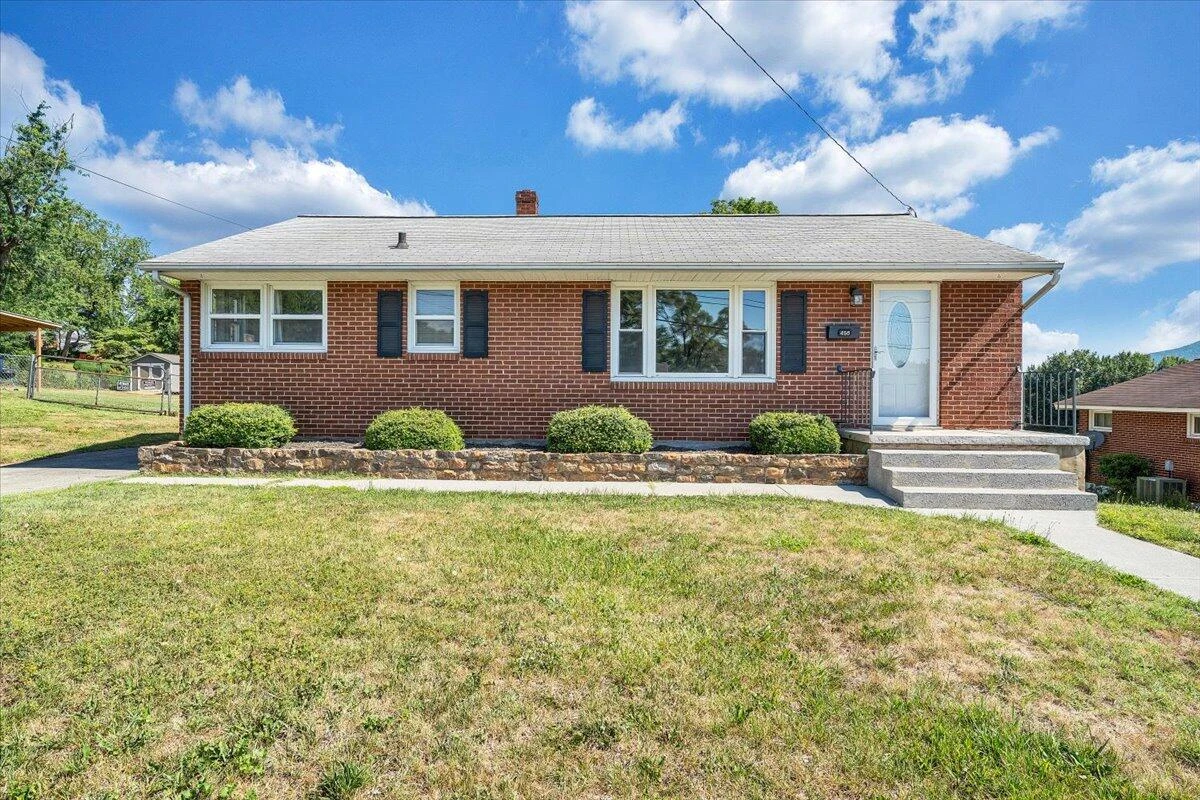 456 Fleming AVE NE