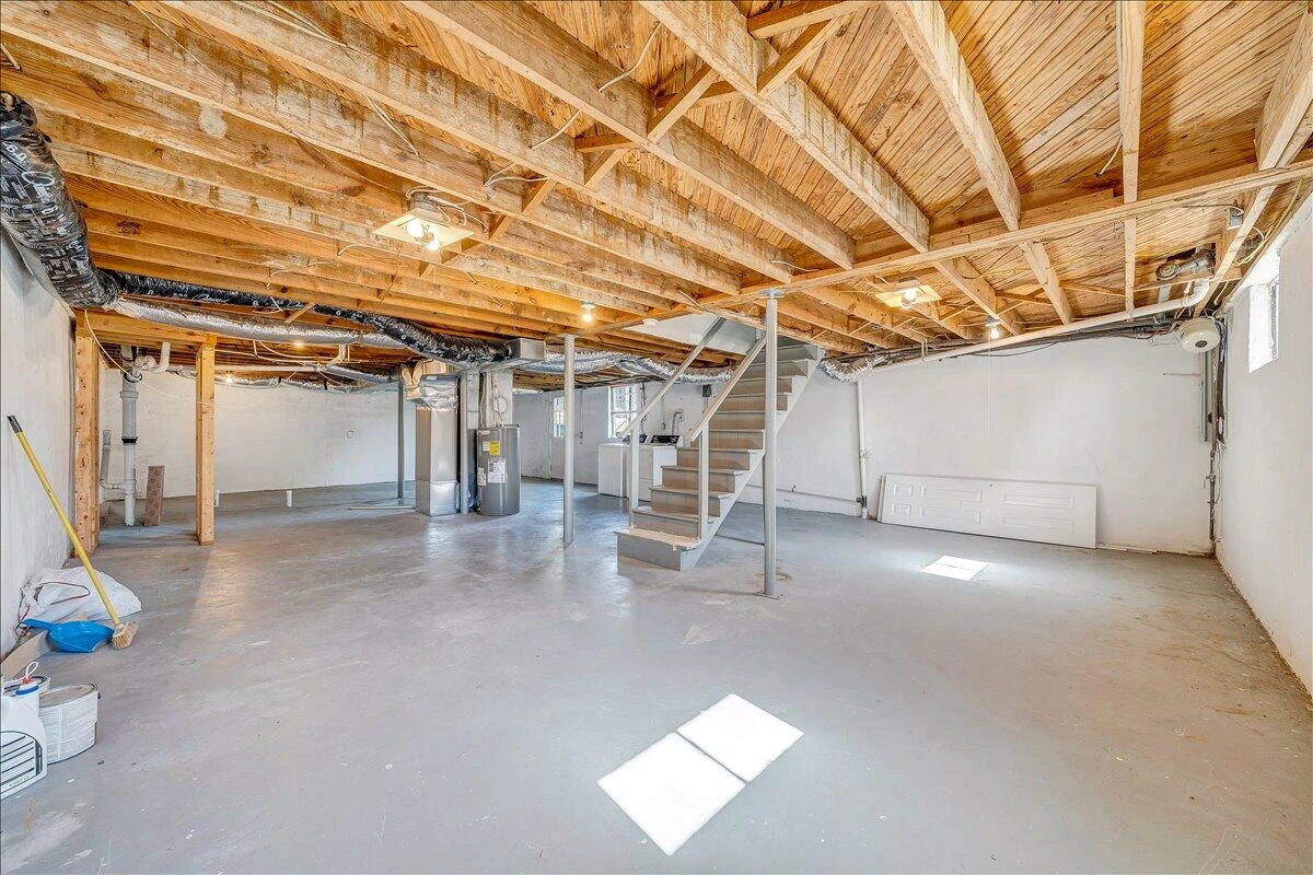 456 Fleming AVE NE - Photo 16