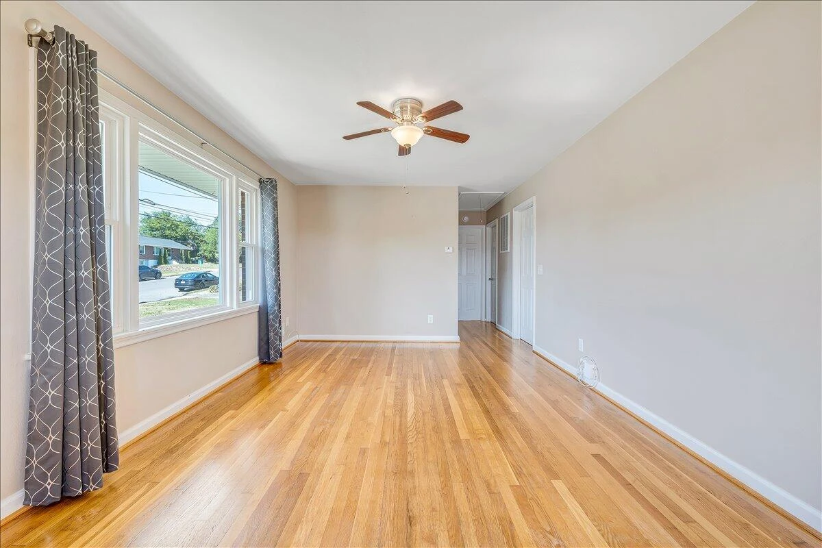 456 Fleming AVE NE - Photo 2