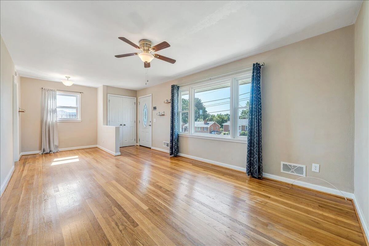 456 Fleming AVE NE - Photo 4