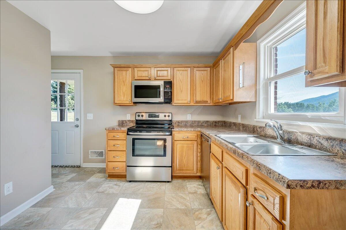 456 Fleming AVE NE - Photo 6