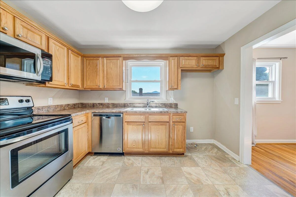 456 Fleming AVE NE - Photo 8