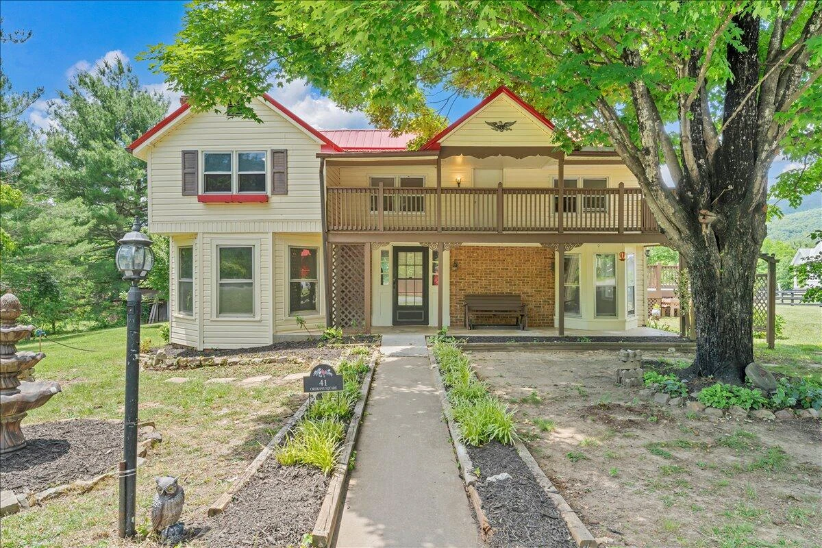 41 Oriskany Square