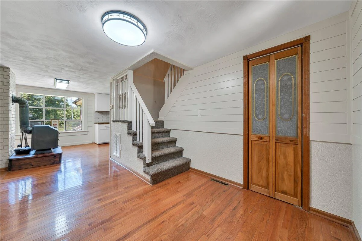 41 Oriskany Square - Photo 3