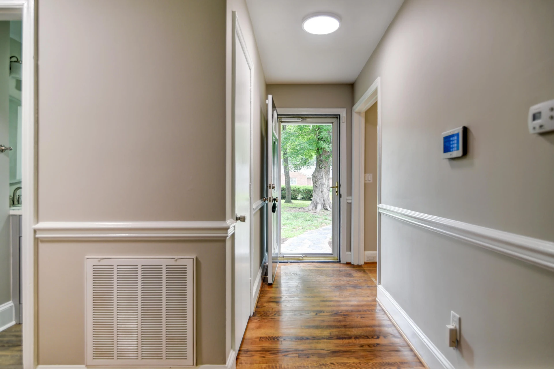 1324 South AVE - Photo 3