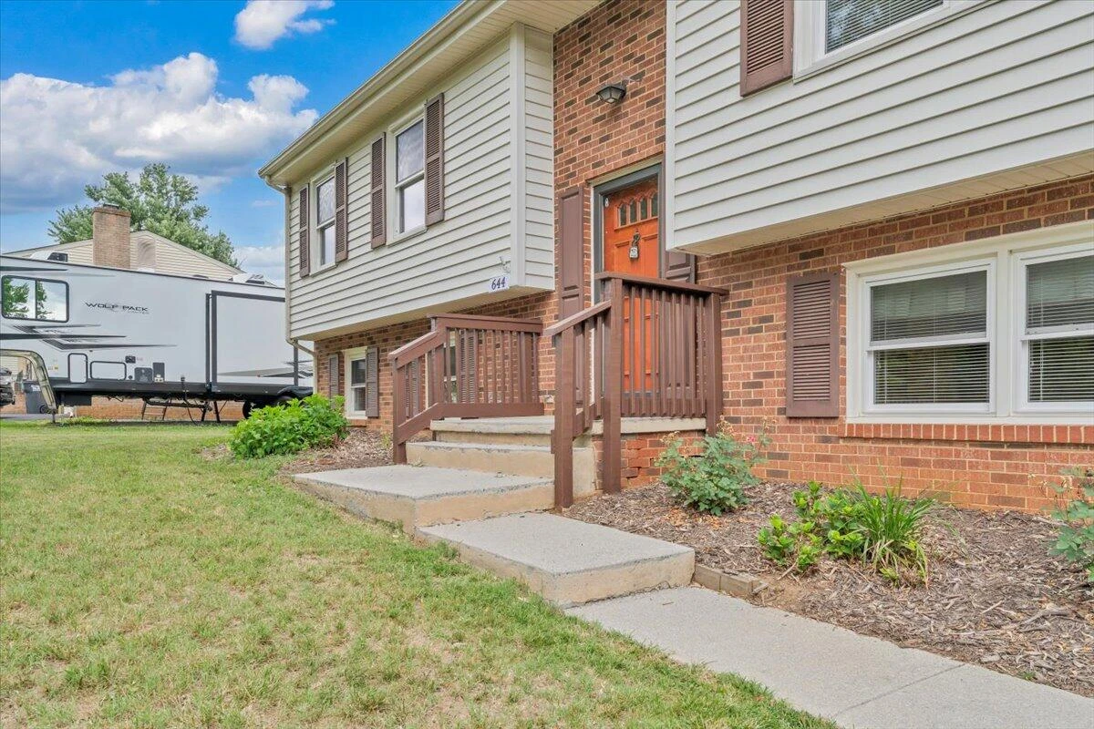 644 Knollwood DR - Photo 3