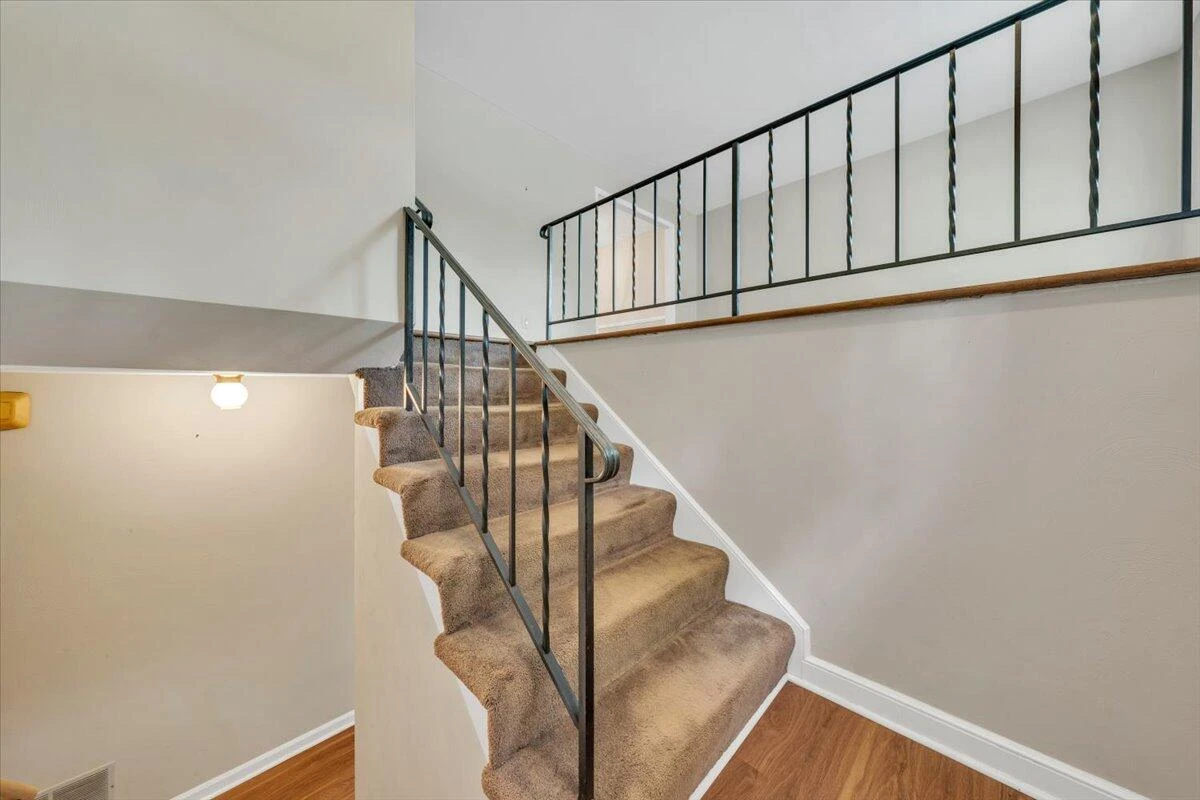 644 Knollwood DR - Photo 5
