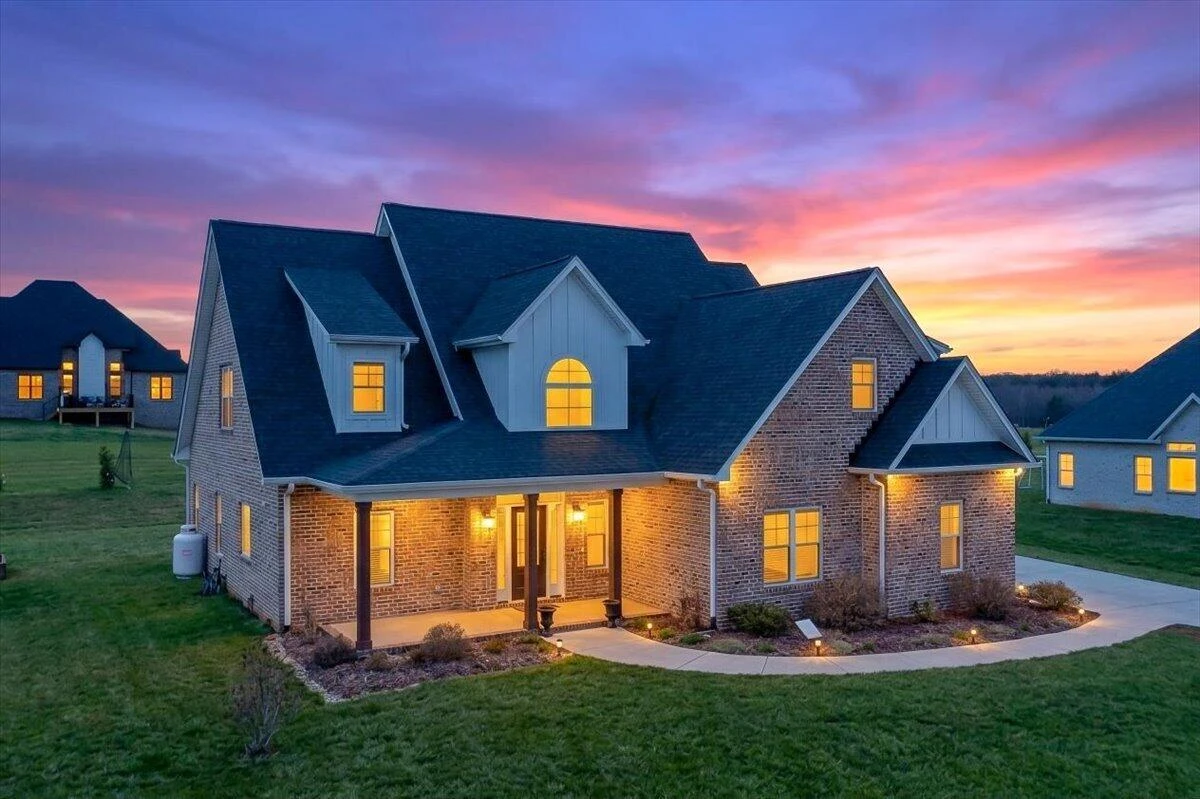 1351 W Crossing DR