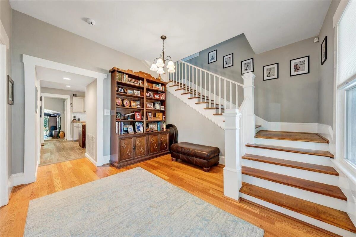 507 S College AVE - Photo 4