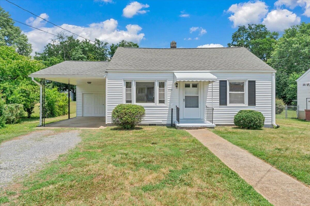 4933 Hildebrand RD NE