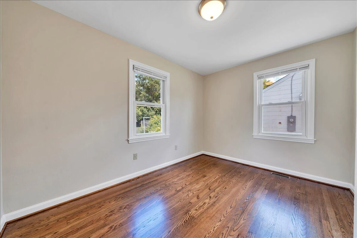 4933 Hildebrand RD NE - Photo 12