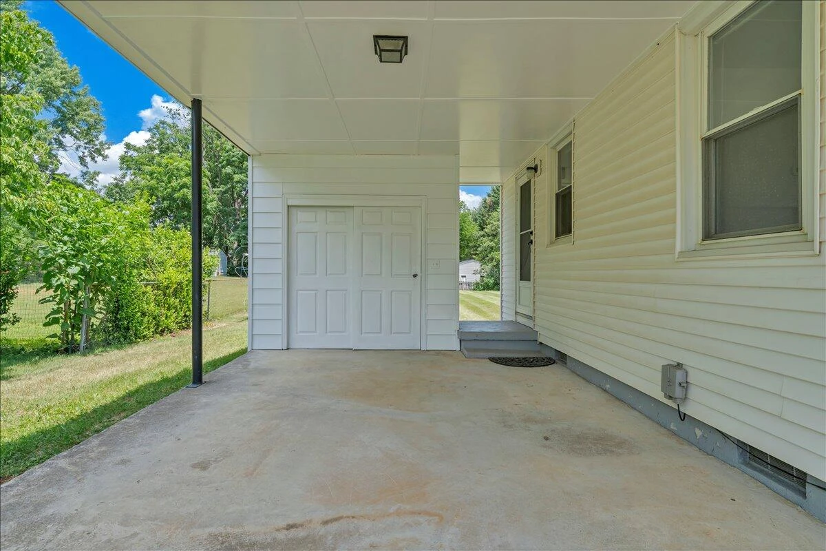 4933 Hildebrand RD NE - Photo 16