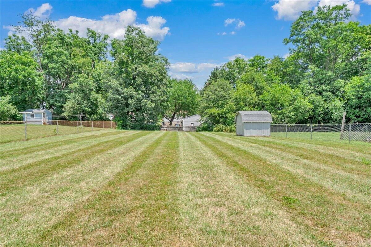 4933 Hildebrand RD NE - Photo 17