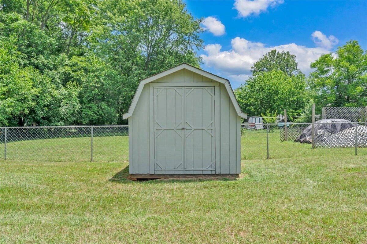 4933 Hildebrand RD NE - Photo 18