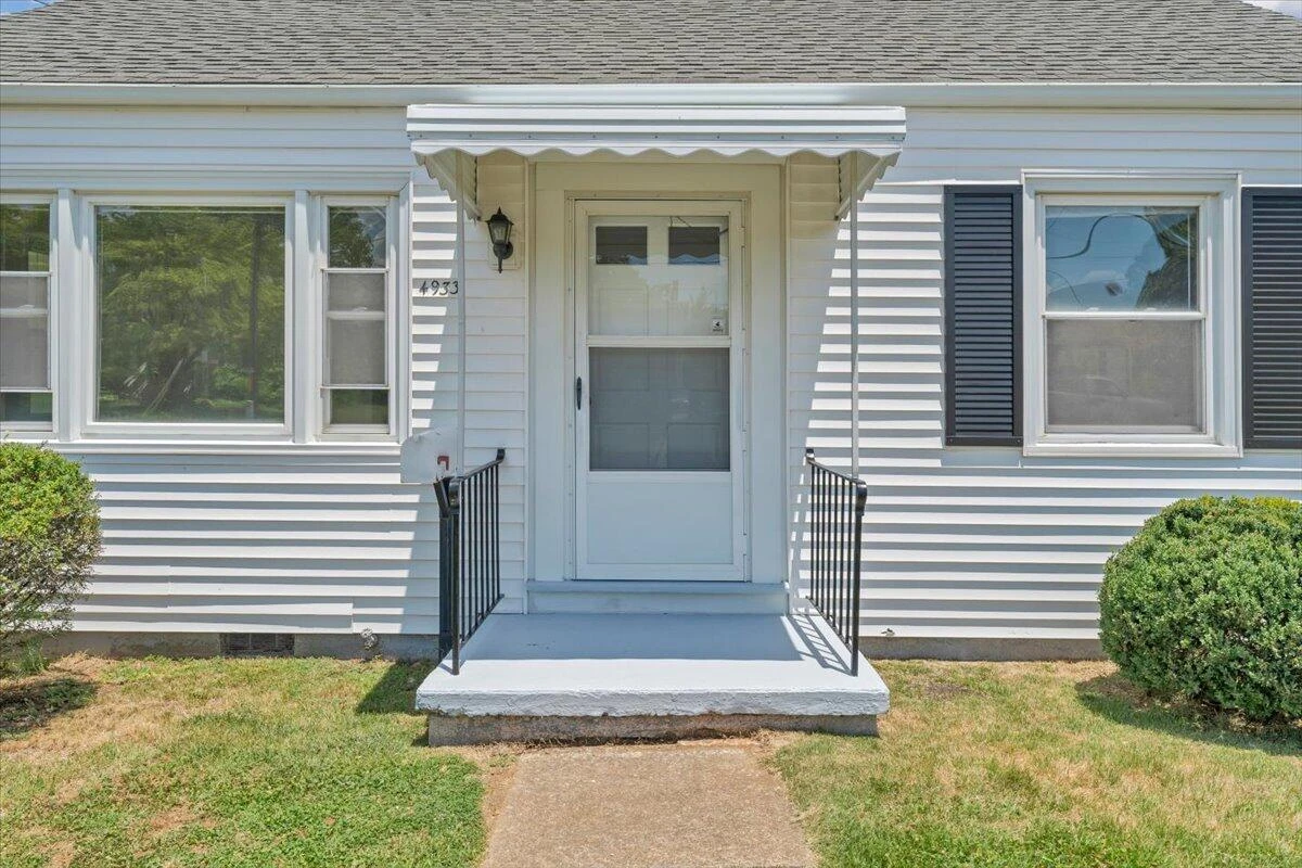 4933 Hildebrand RD NE - Photo 2