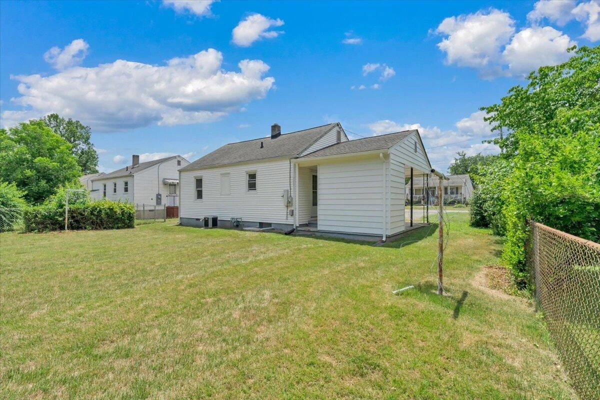 4933 Hildebrand RD NE - Photo 24