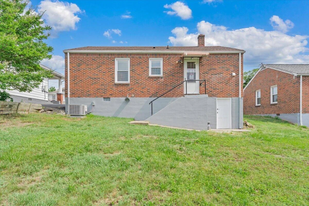 1451 Greenbrier AVE SE - Photo 19