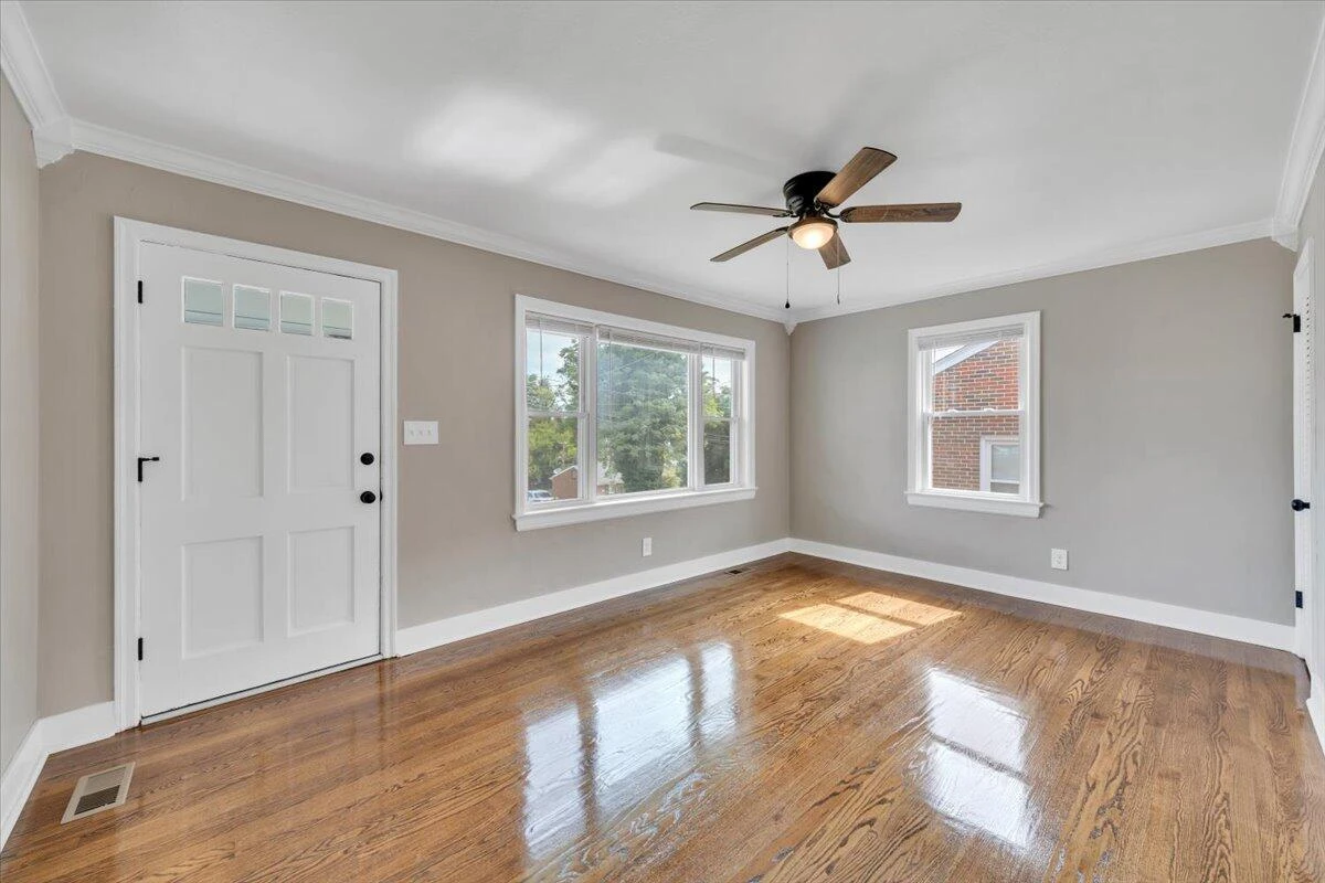 1451 Greenbrier AVE SE - Photo 2