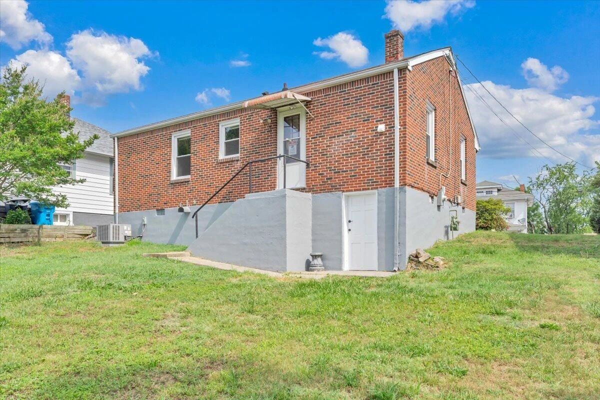 1451 Greenbrier AVE SE - Photo 21