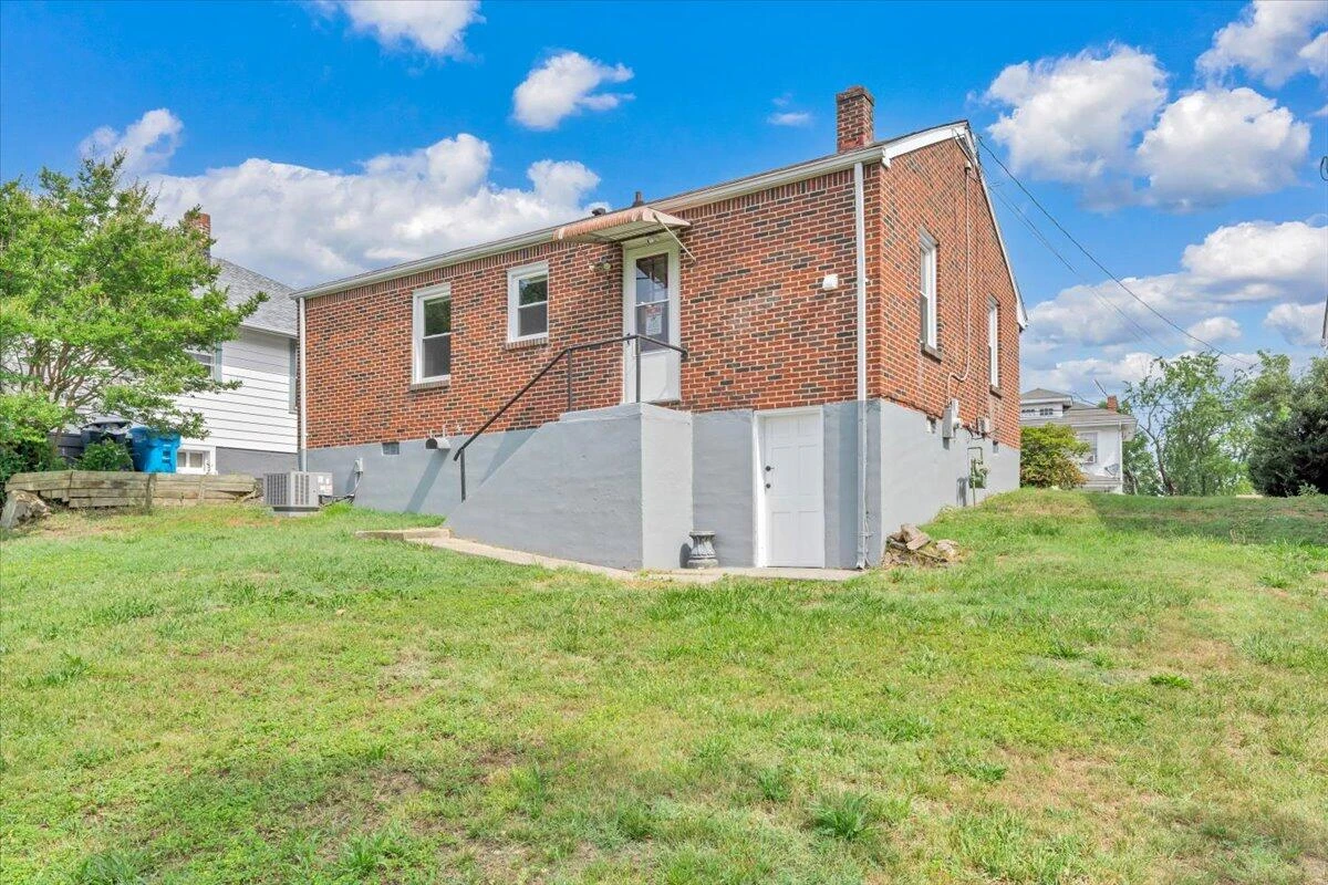 1451 Greenbrier AVE SE - Photo 22