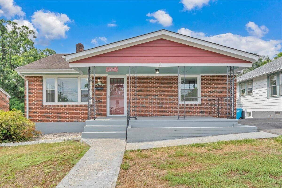 1451 Greenbrier AVE SE - Photo 4