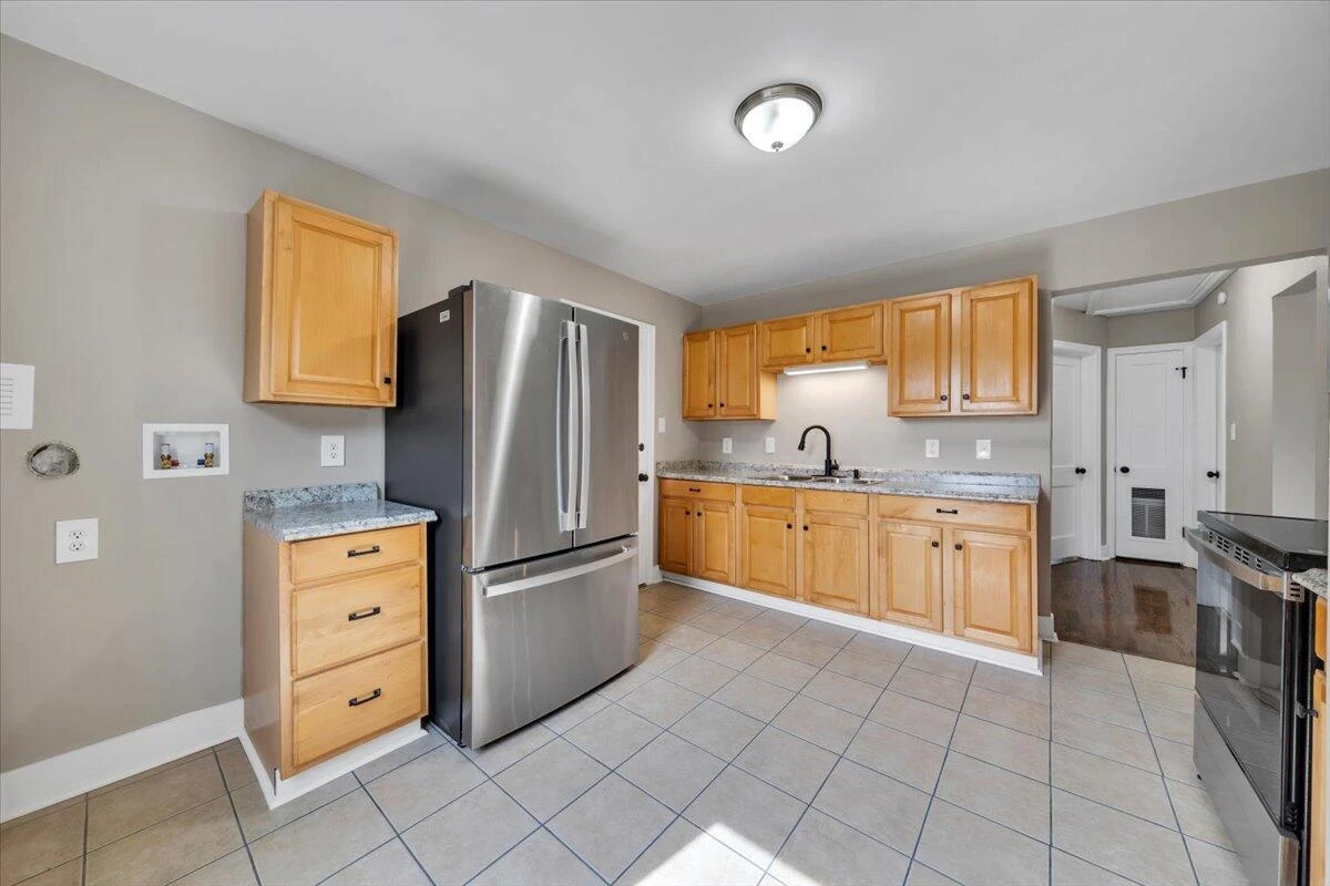 1451 Greenbrier AVE SE - Photo 8