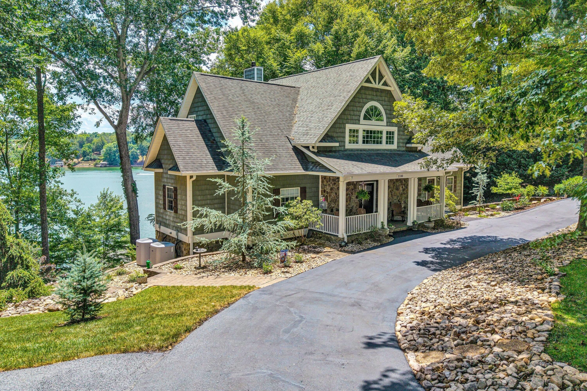 1100 Angela CT