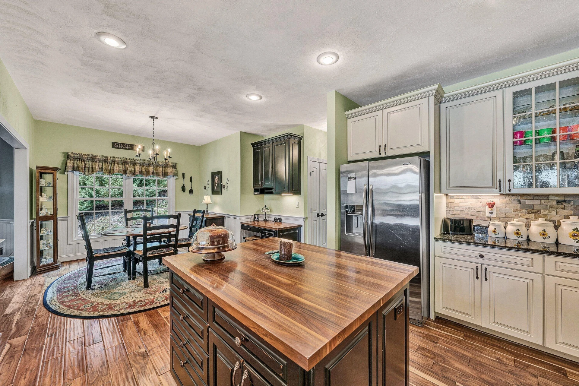 1100 Angela CT - Photo 18