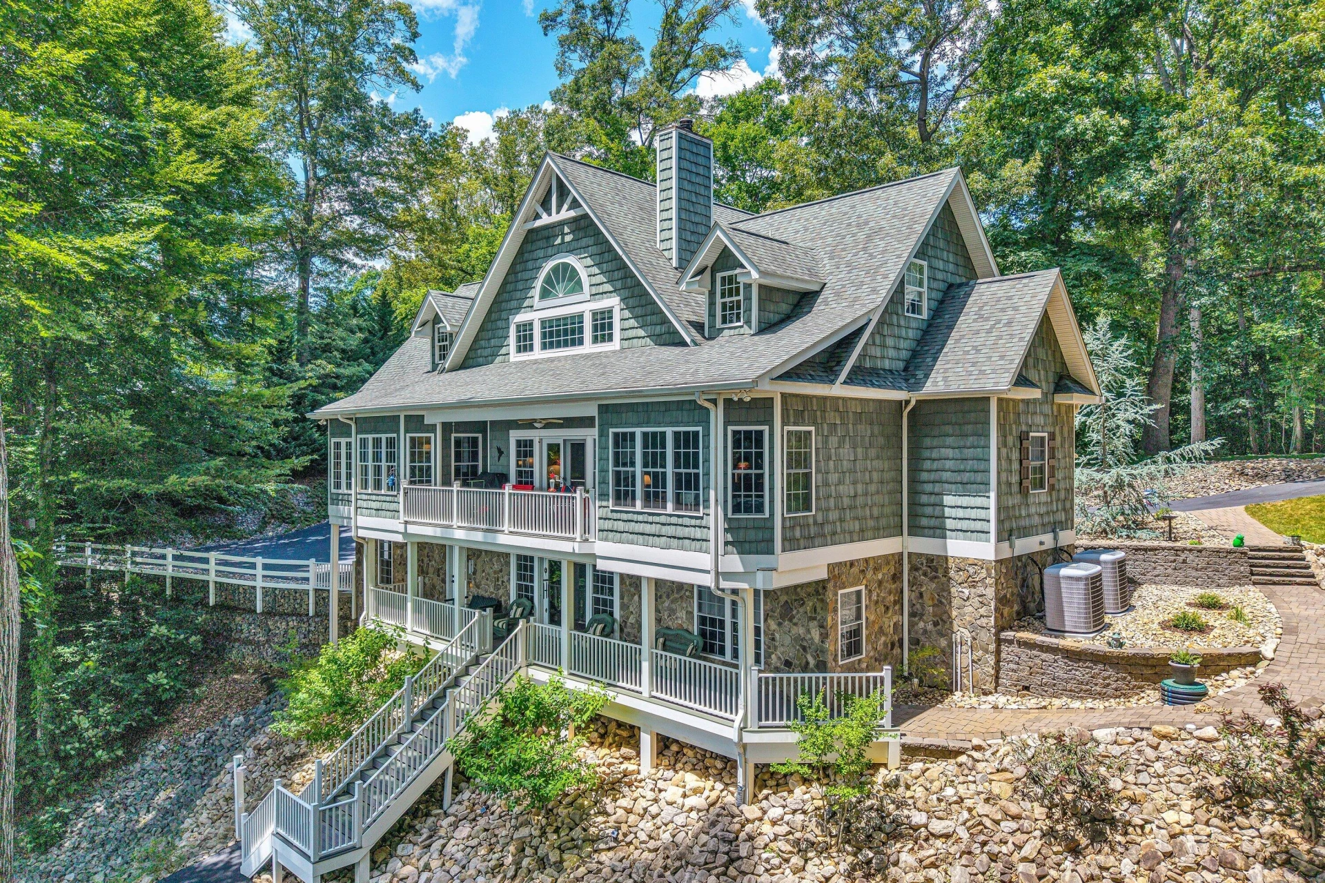 1100 Angela CT - Photo 4