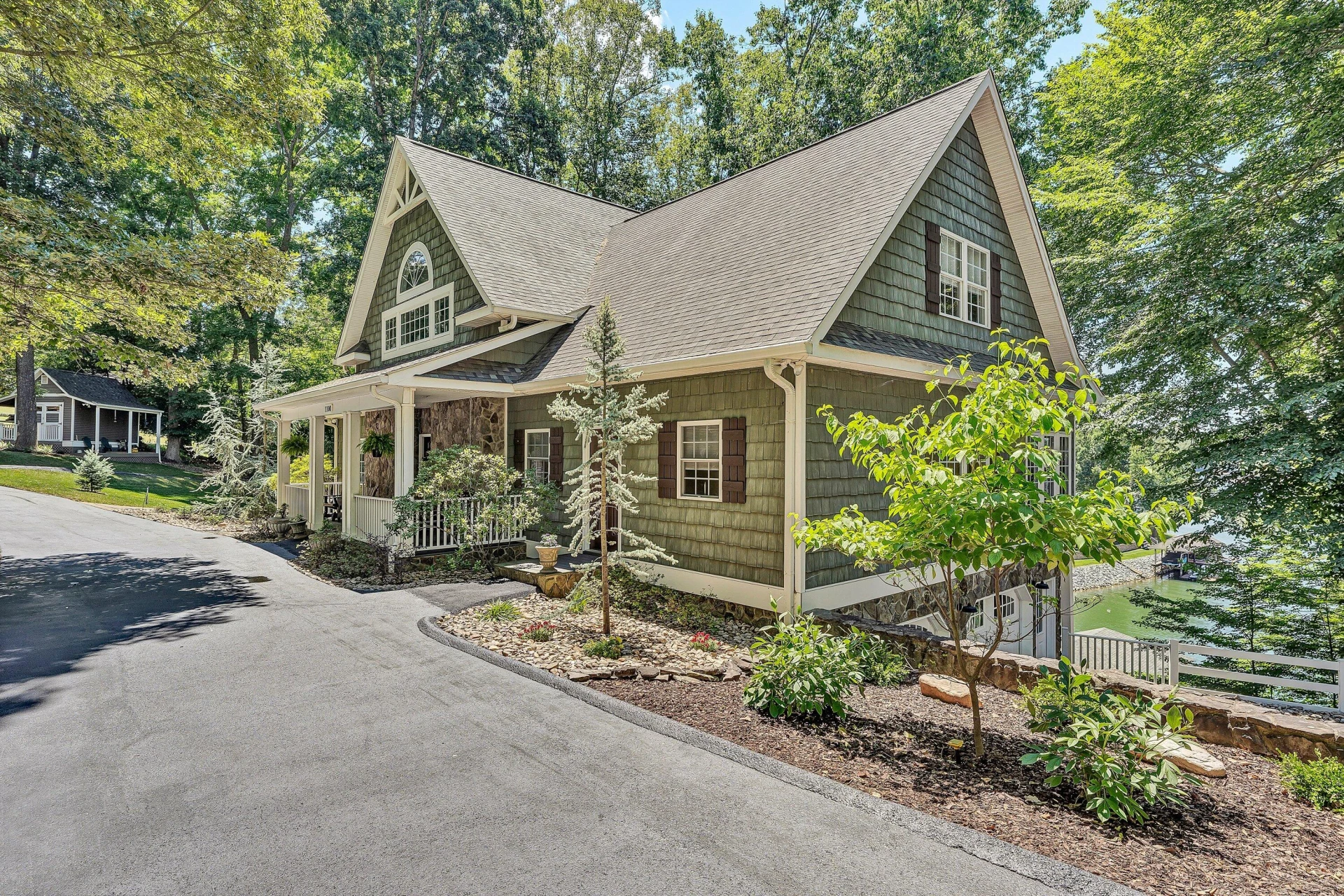 1100 Angela CT - Photo 6
