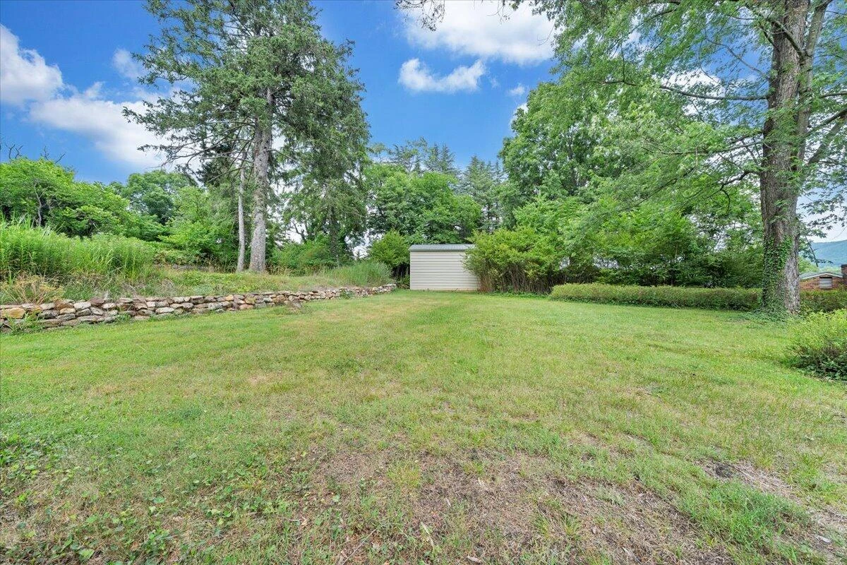 854 Peyton ST - Photo 16
