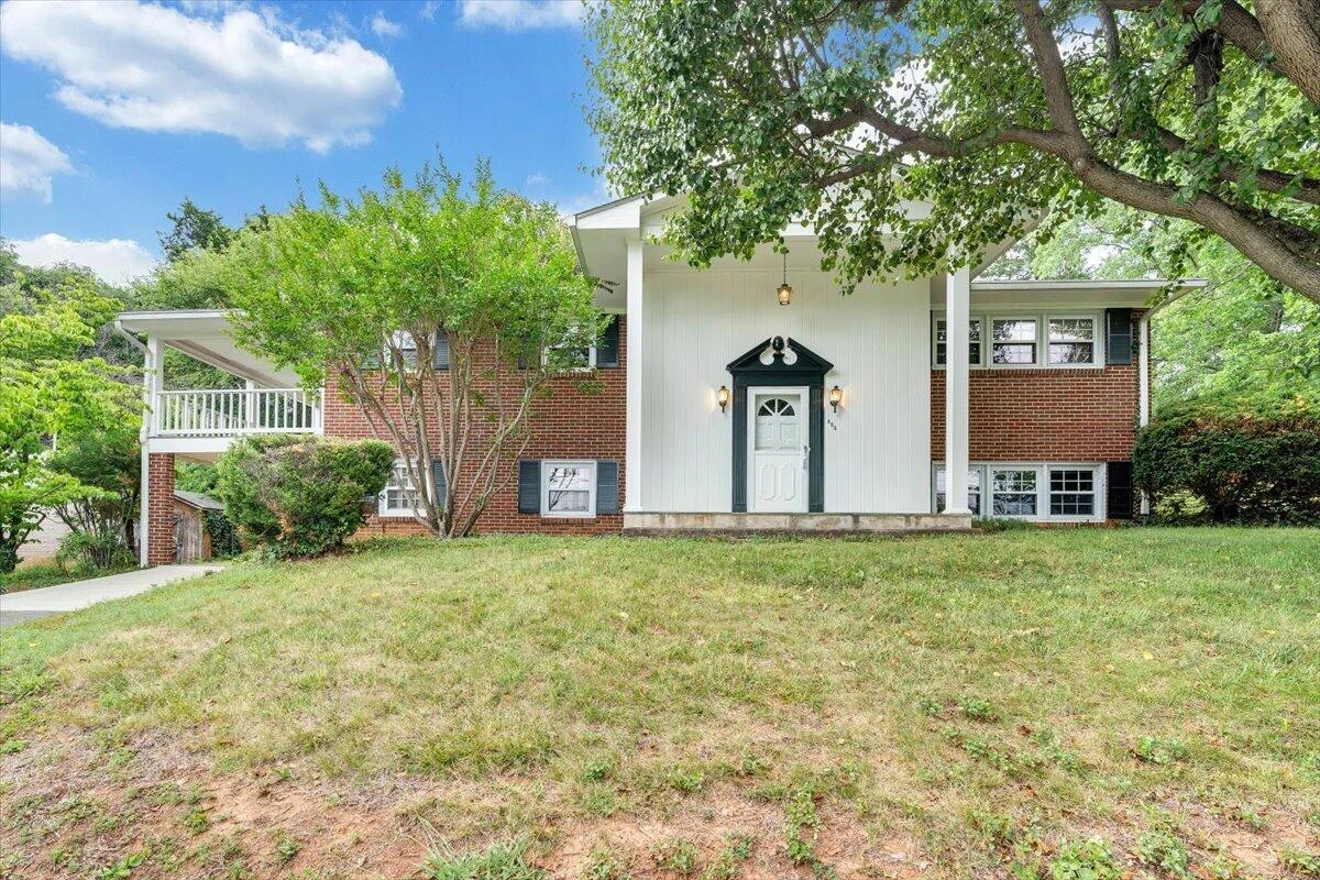 854 Peyton ST - Photo 2