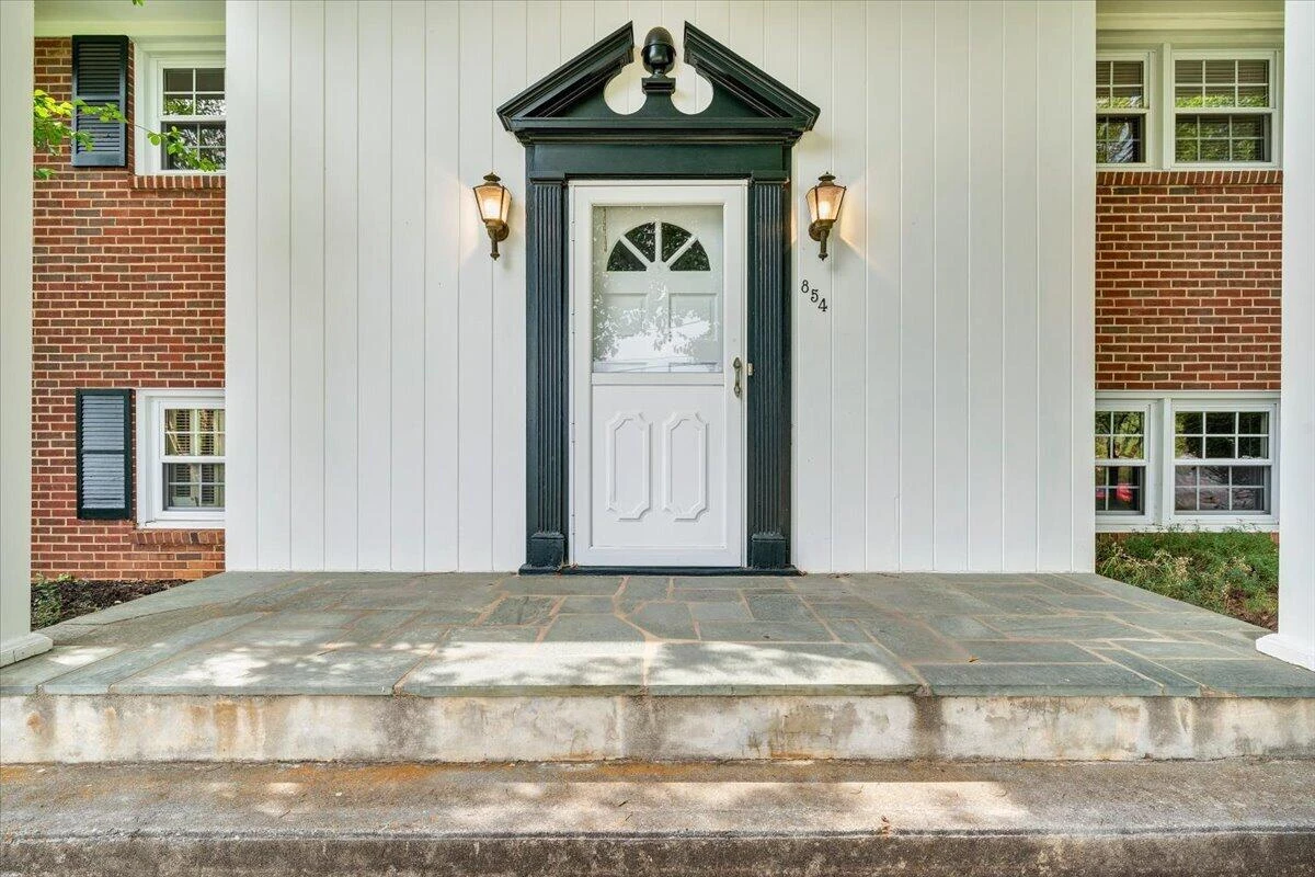854 Peyton ST - Photo 3