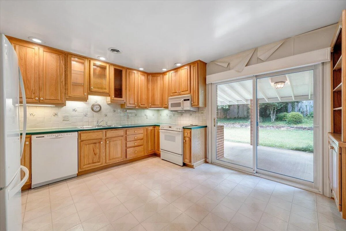 854 Peyton ST - Photo 37