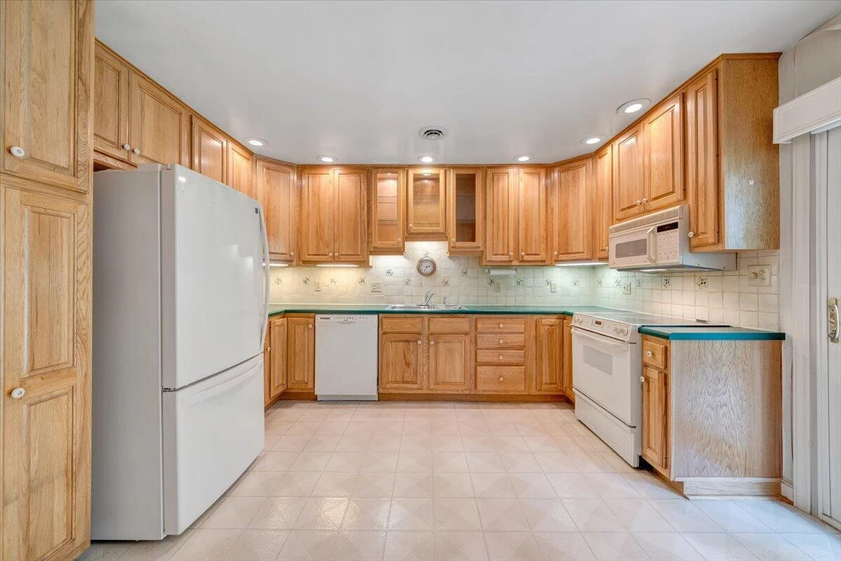 854 Peyton ST - Photo 38