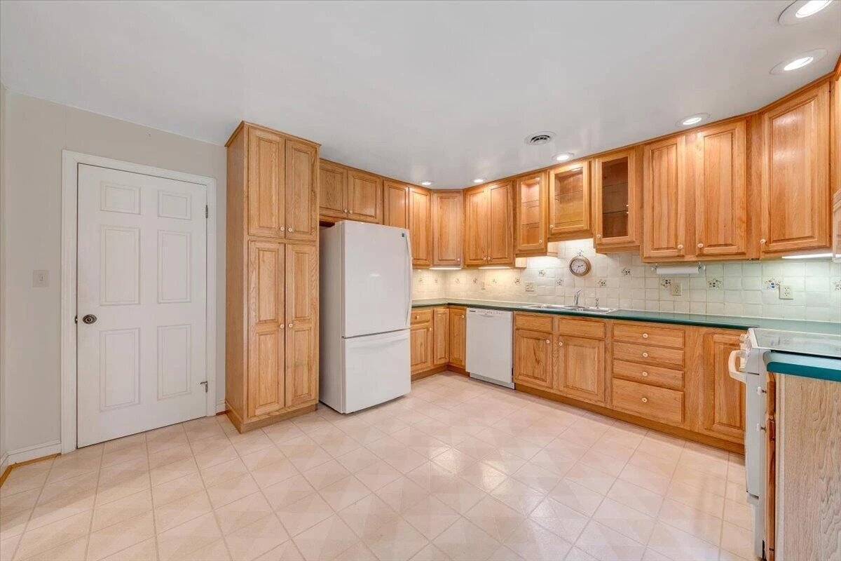 854 Peyton ST - Photo 40