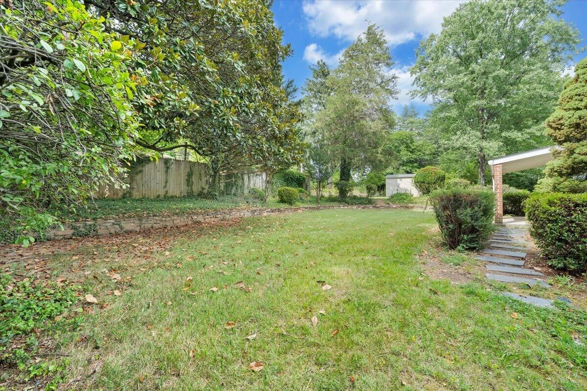 854 Peyton ST - Photo 7