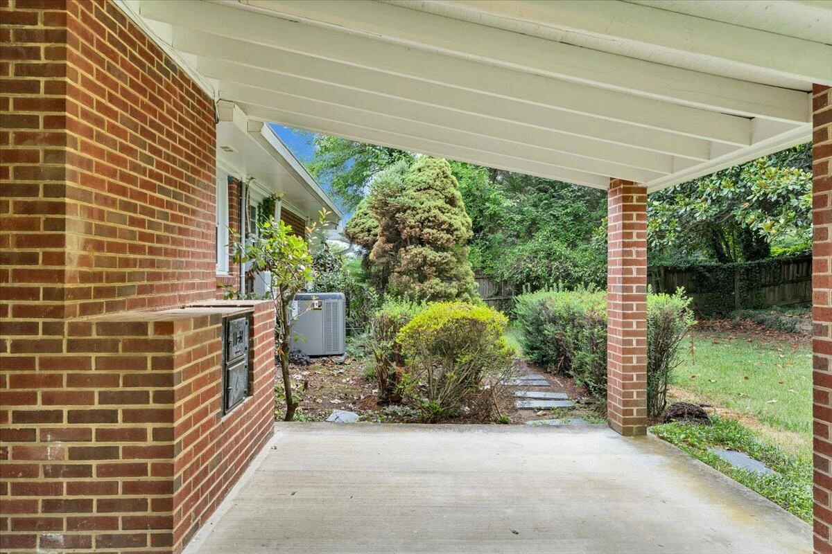 854 Peyton ST - Photo 9