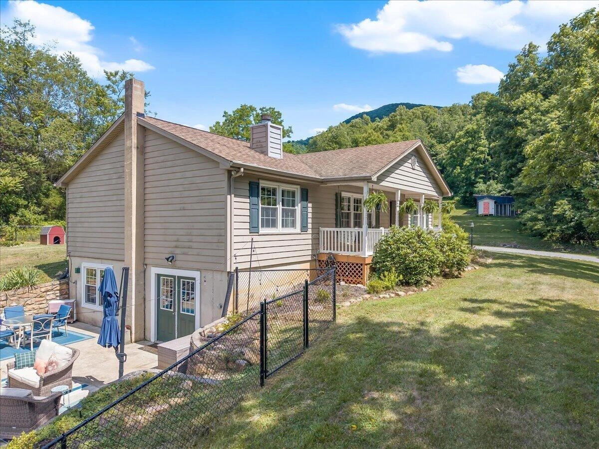 6415 Catawba Creek RD - Photo 2