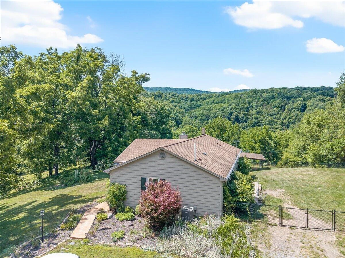 6415 Catawba Creek RD - Photo 4