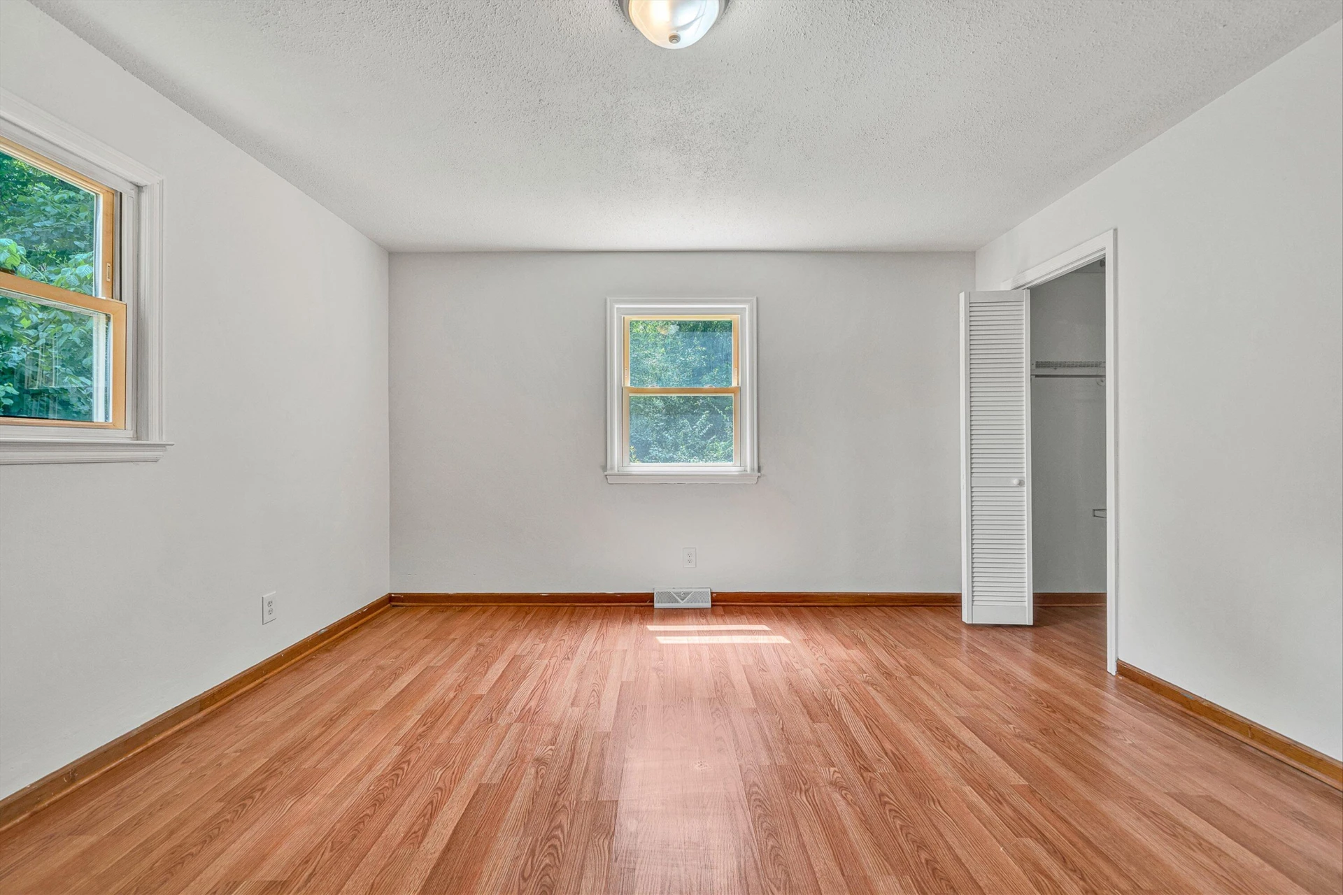 589 4th ST - Photo 10