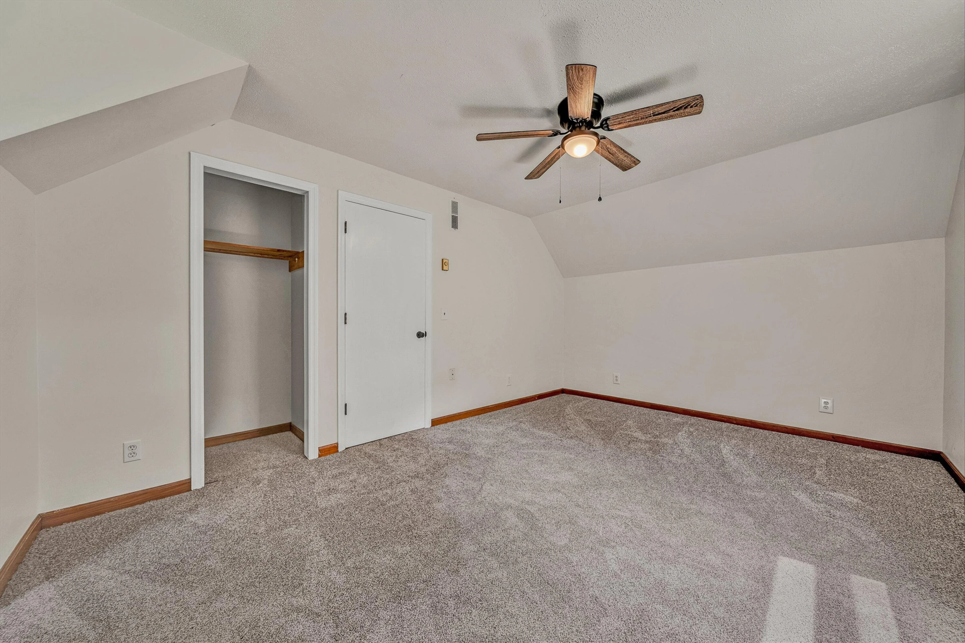 589 4th ST - Photo 15