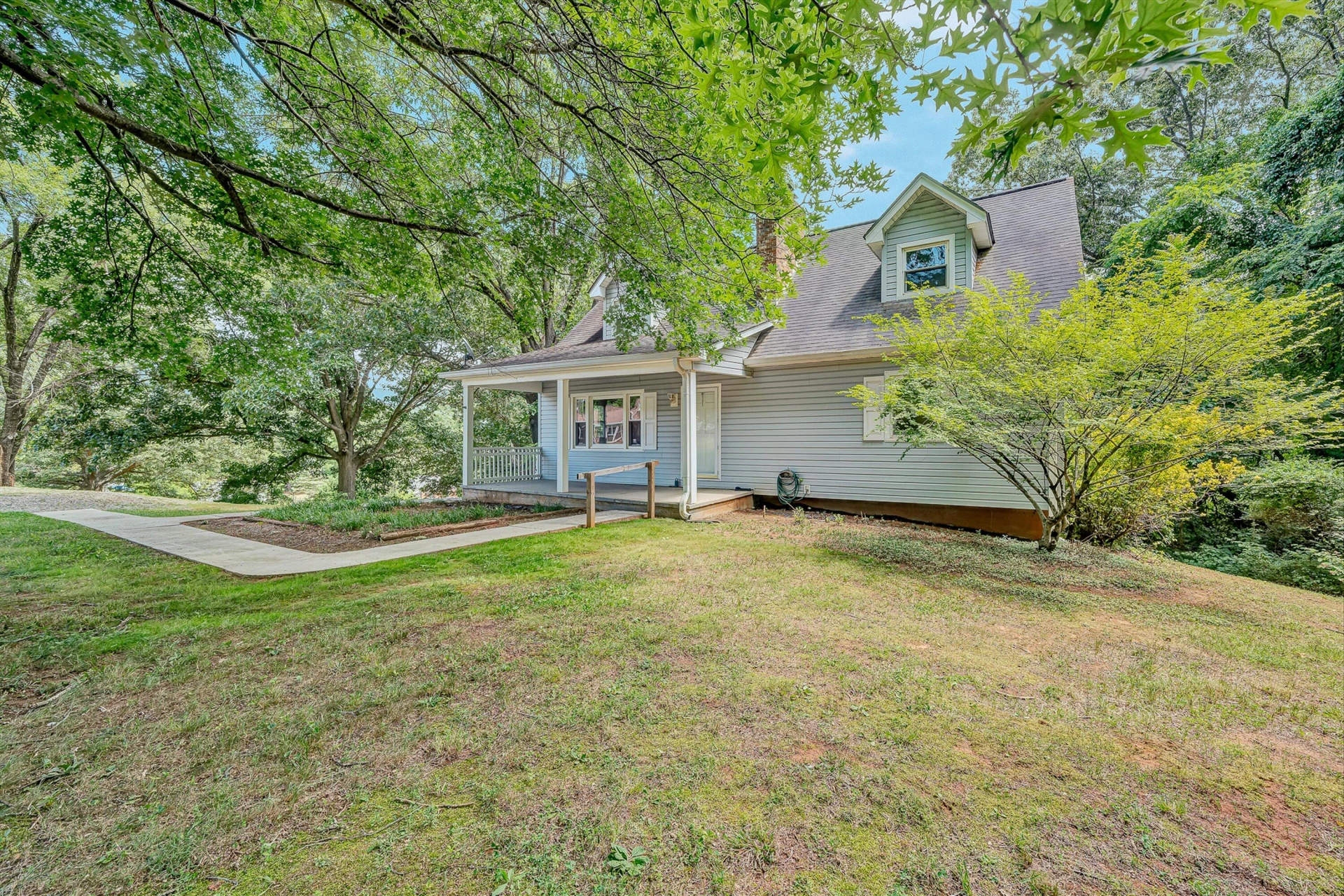 589 4th ST - Photo 2
