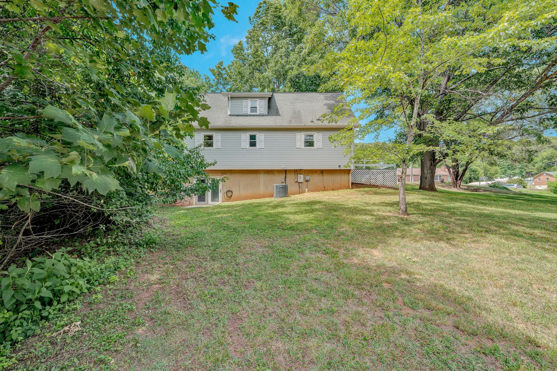 589 4th ST - Photo 24
