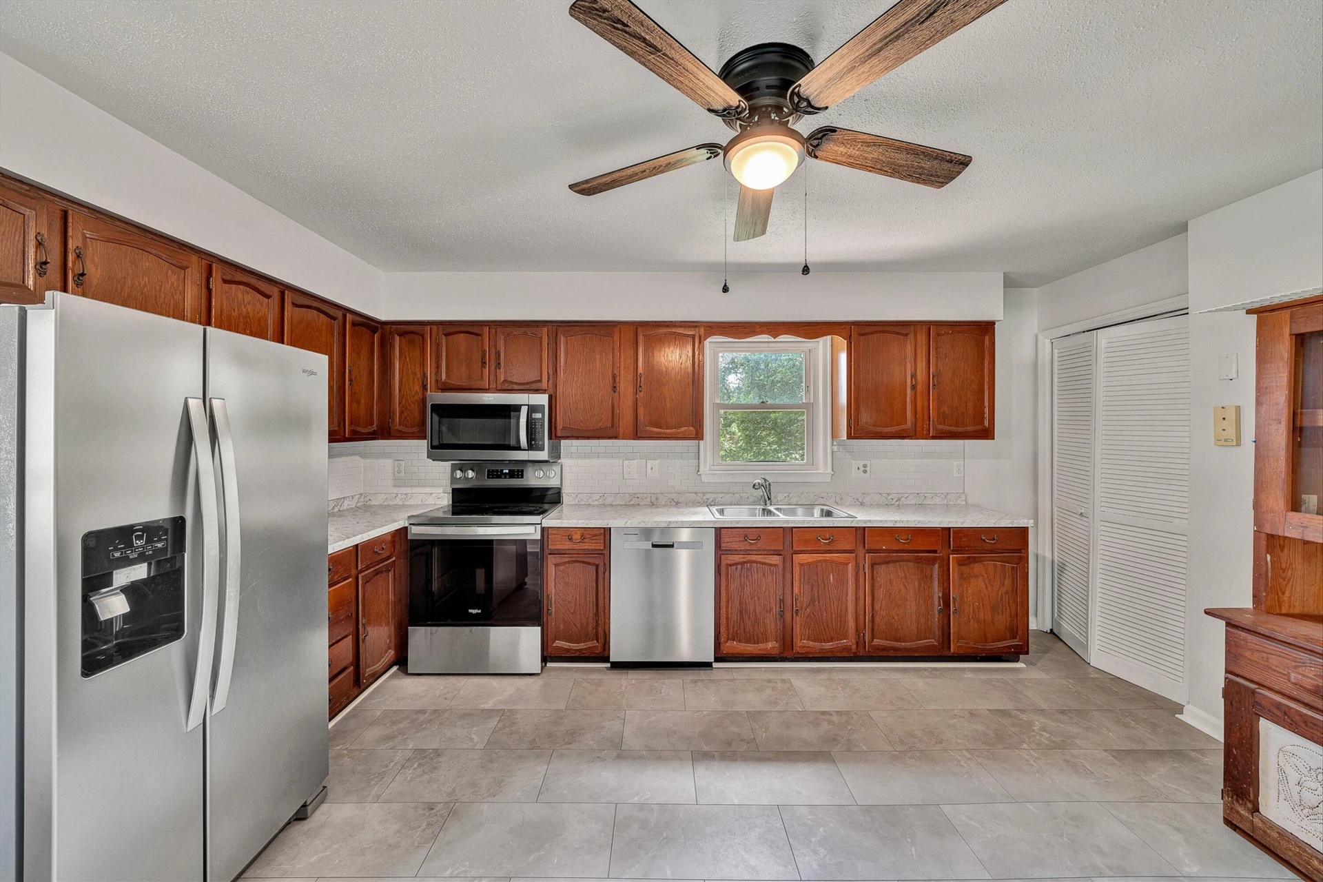 589 4th ST - Photo 7