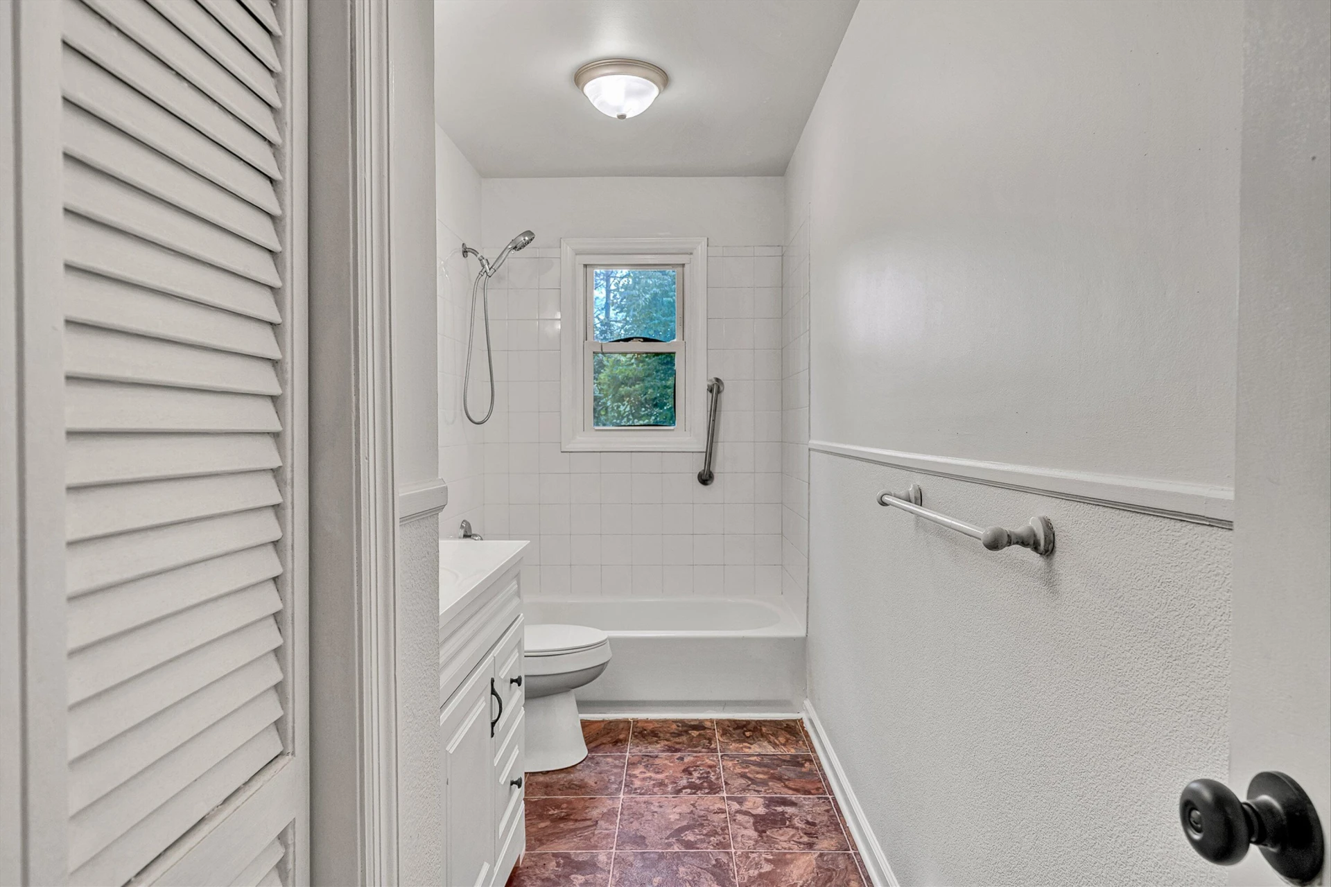 589 4th ST - Photo 8