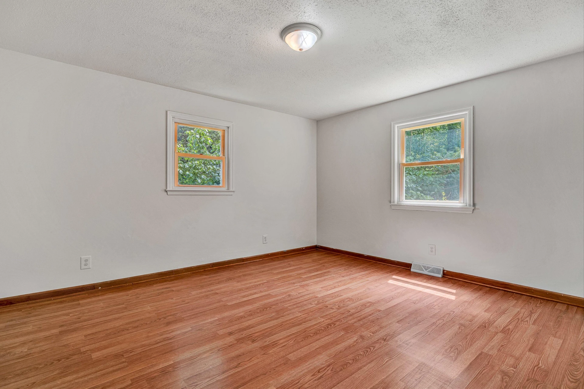589 4th ST - Photo 9