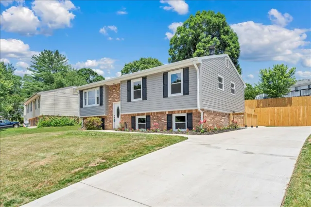 823 Brownwood DR NW