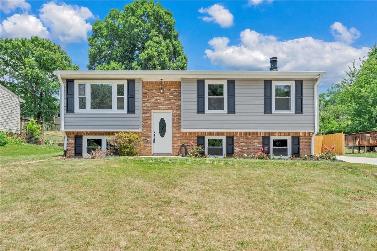 823 Brownwood DR NW - Photo 2