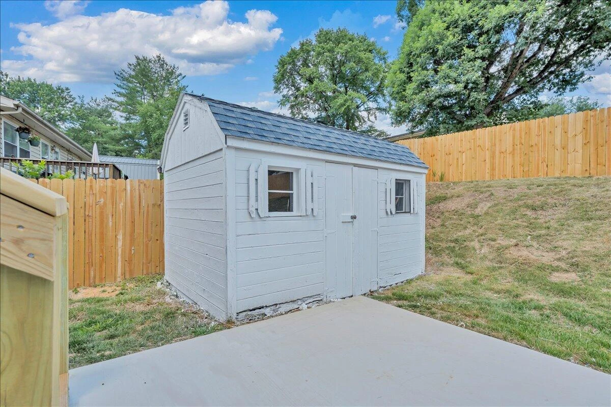 823 Brownwood DR NW - Photo 26